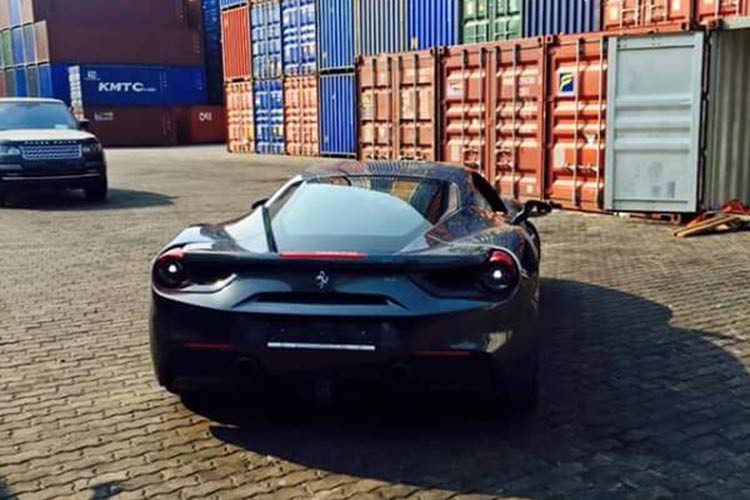 Sieu xe Ferrari 488 GTB dau tien 